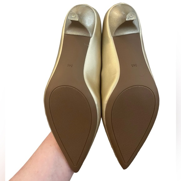 Gold Kitten heels 7.5 NEW - Picture 3 of 3